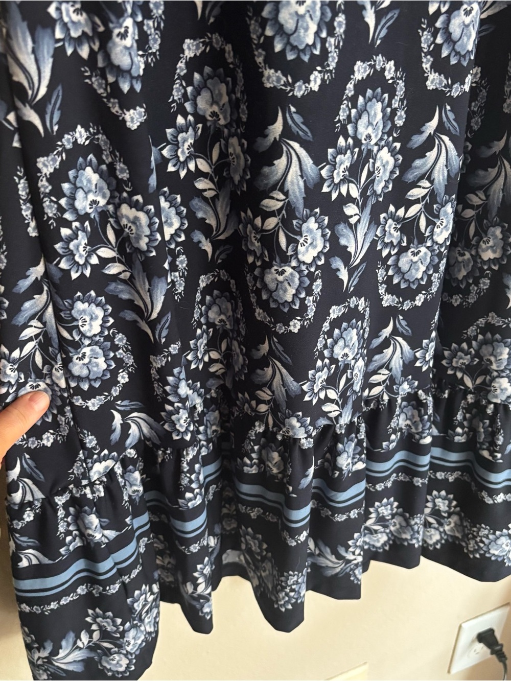 LOFT Black Blue Floral Sleeveless Knee Length Dress Size Small - Picture 4 of 9
